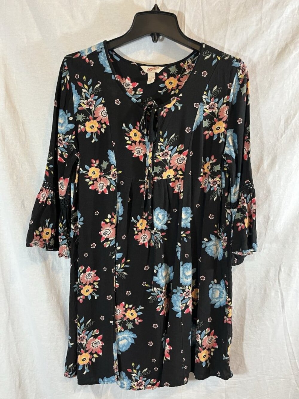 Arizona Jeans Women’s Large Black Floral V-Neck Tunic Blouse